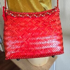 VINTAGE WOVEN RAINBOW RED PURSE ZIPPER CLOSURE FEET ON BAG
